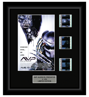 AVP: Alien vs. Predator (2004) - 3 Cell Display