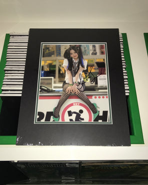 Julia Ling Autograph | Chuck