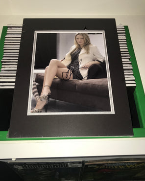 Blake Lively Autograph | Gossip Girl