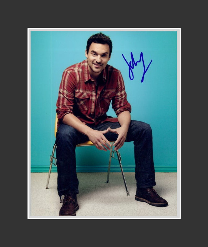 Jake Johnson Autograph - Actor | New Girl | No Strings Attached | Get Him to the Greek
